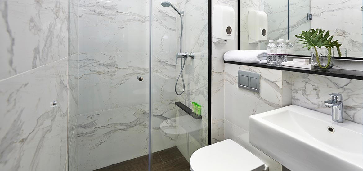 Hotel Boss Triple room toilet